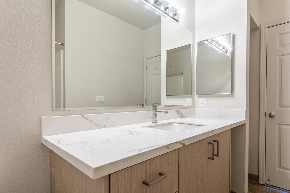 Wilsonville Summit Apartments, 25800 SW Canyon Creek Rd, Wilsonville